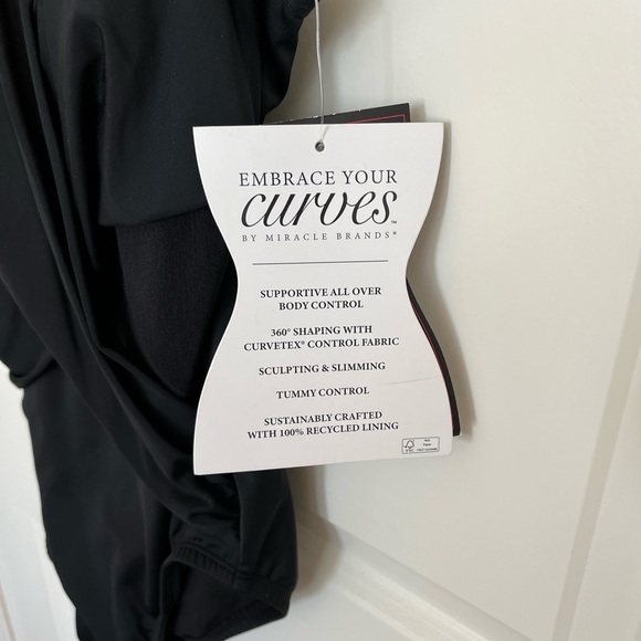 Curves by Miracle Brand Swimsuit - Picture 3 of 11